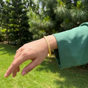 Görsel 4: F5 Lazerli CNC Bilezik bilekte, stil fotoğrafı 3